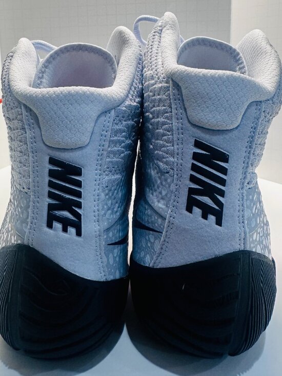 Nike Men’s Tawa SE \